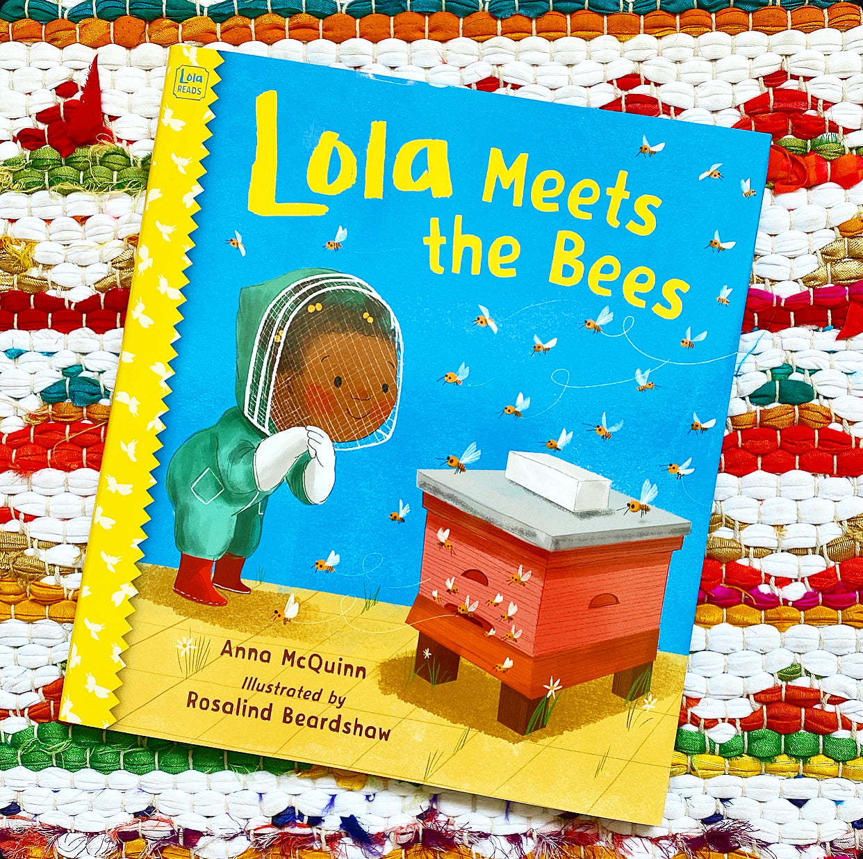 Lola Meets the Bees | Anna McQuinn (Author) + Rosalind Beardshaw (Illustrator)