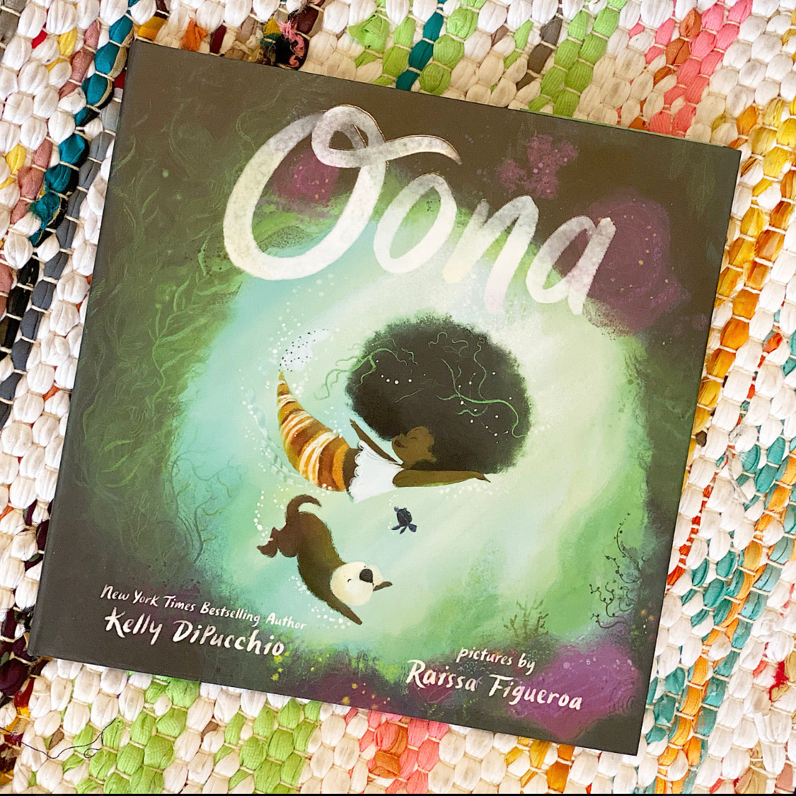 Oona | Kelly DiPucchio (Author) + Raissa Figueroa (Illustrated by)