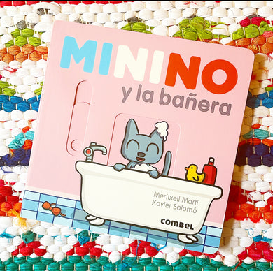 Minino Y La Bañera | Meritxell Martí
